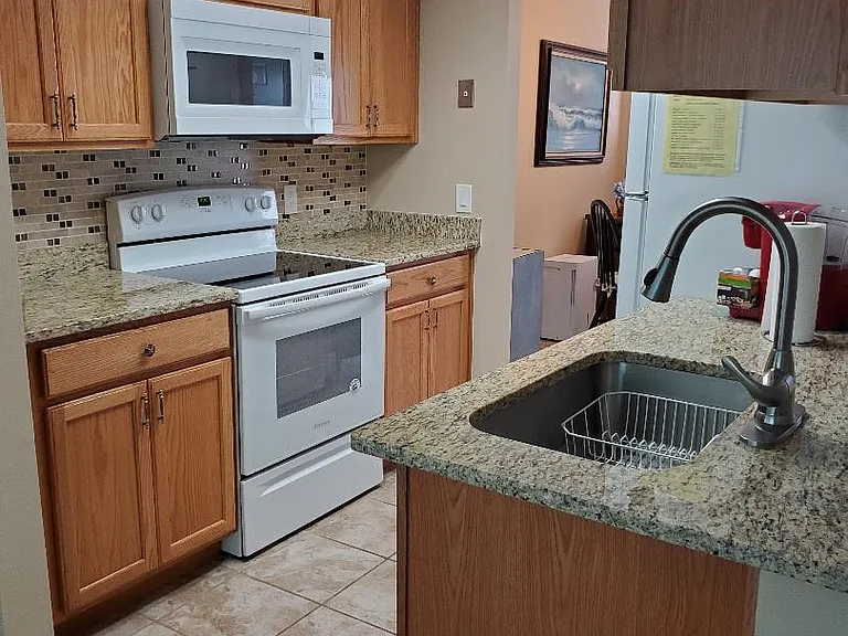 412 Beach Park Ln #167 — Photo 5