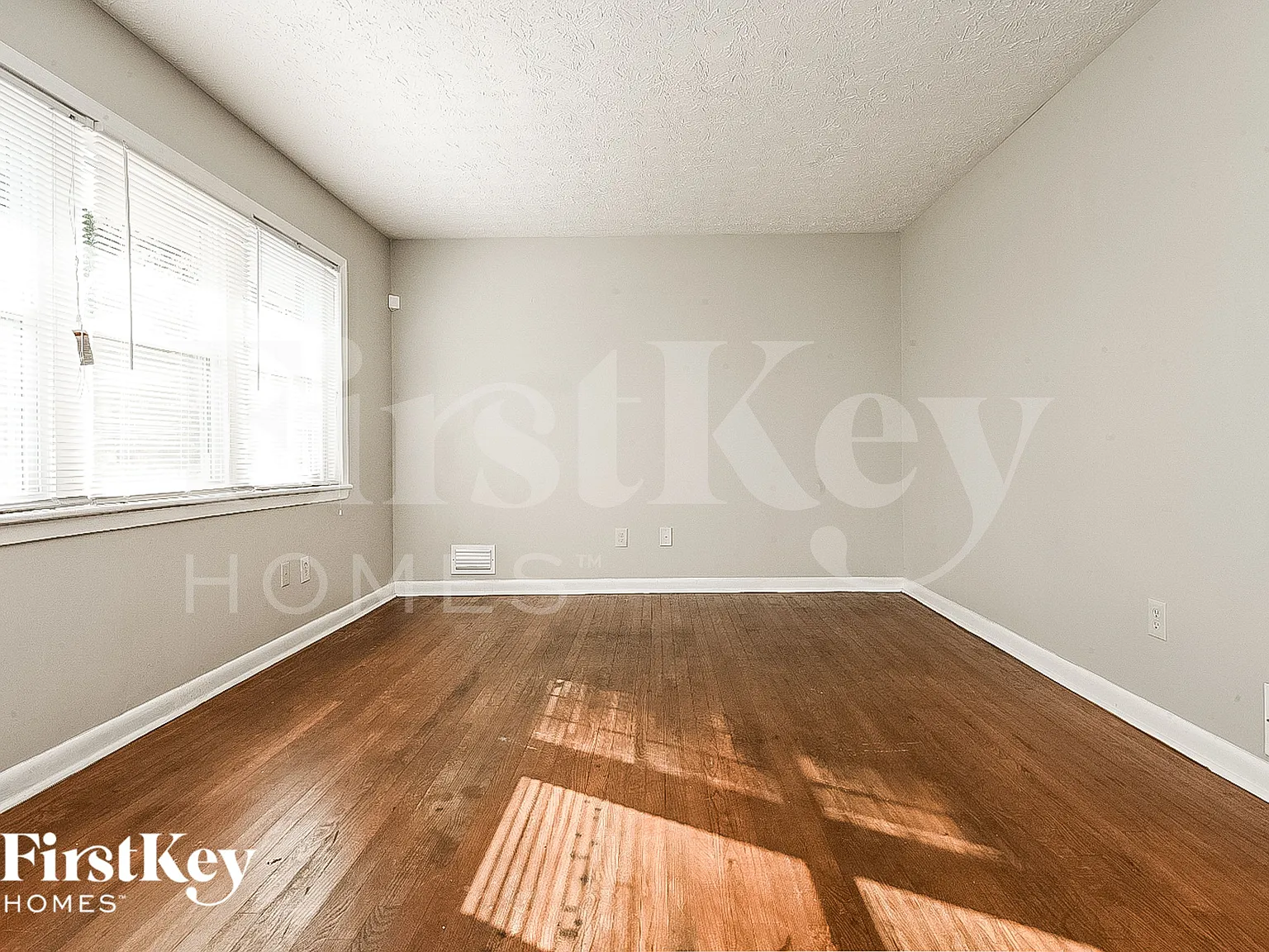 3 bed, 2.0 bath, 1800 sqft, $1,755 — Photo 2