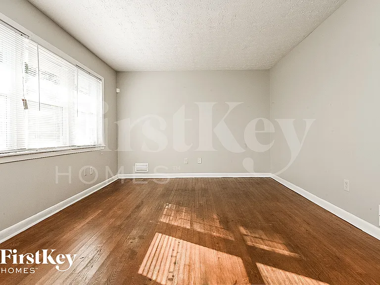 2216 Clanton Ter — Photo 2