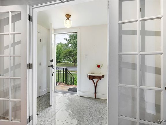 5th image of 4022 Monument Ave