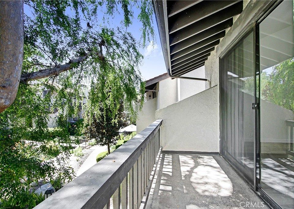1st image of 5757 Owensmouth Ave Unit 9