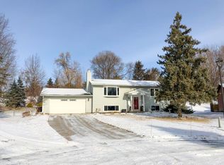 9801 Cromwell Dr, Eden Prairie, MN 55347