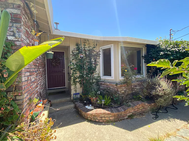 1260 Susan Ln — Photo 1