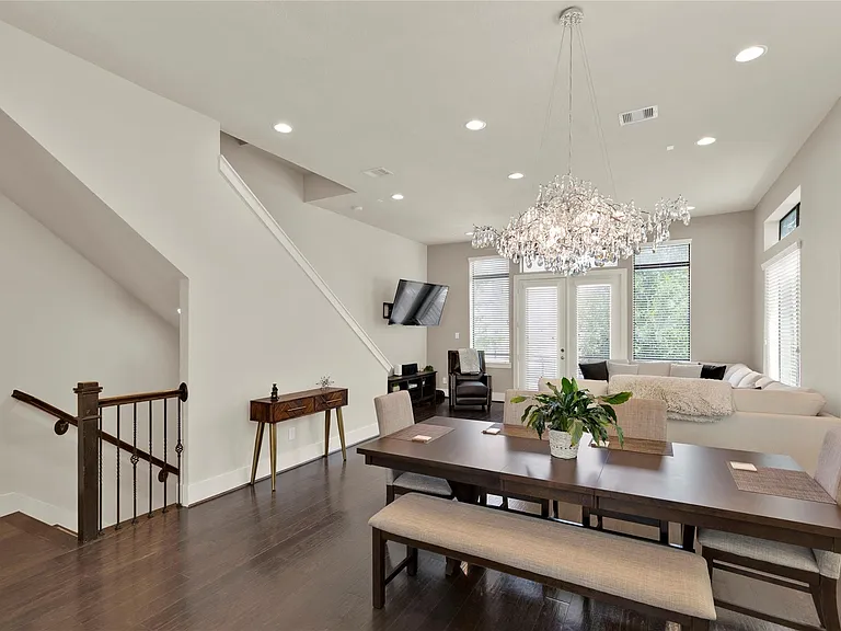 1413 Nagle St — Photo 15