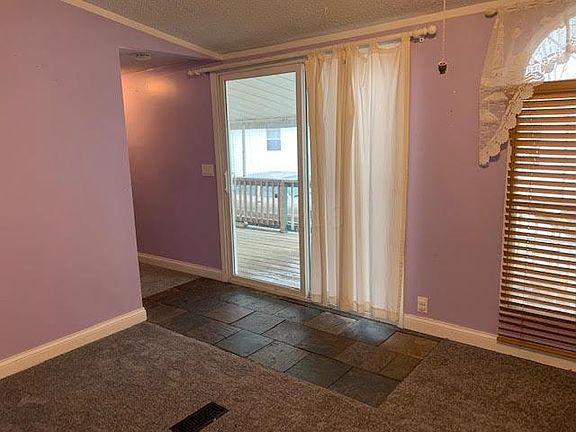 2nd image of 115 Greenbriar Ln W