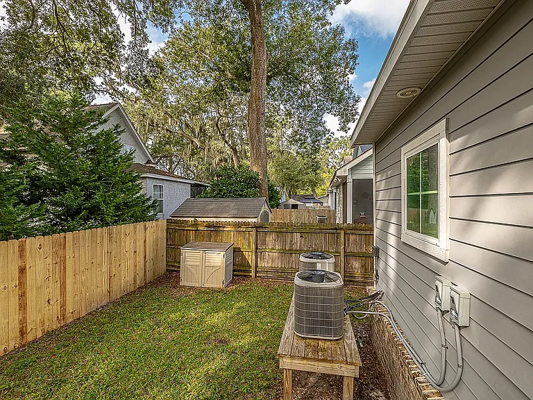 115 Maple St — Photo 23