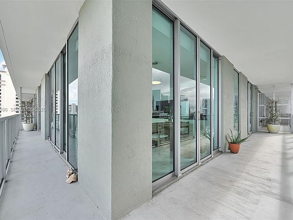 2nd image of 1111 SW 1st Ave APT 2714