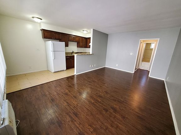 2nd image of 969 N Mariposa Ave APT 4