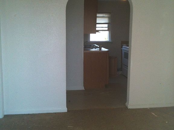 4th image of 935 Bainbridge Blvd APT B