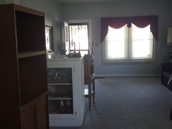 5th image of 2915 Manlove Ave