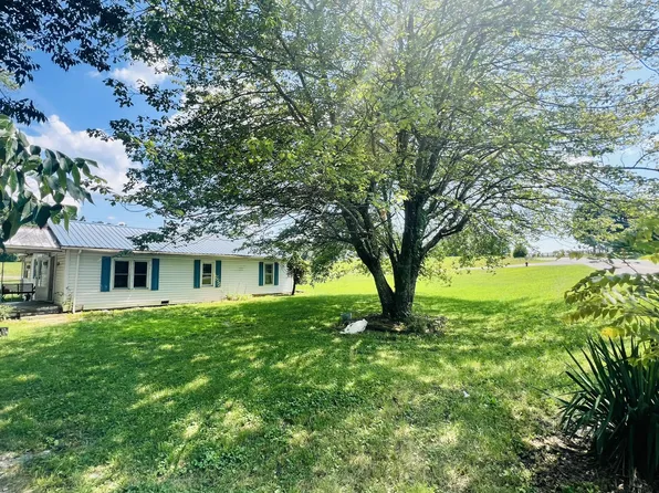 991 Long St W, Mc Ewen, TN 37101