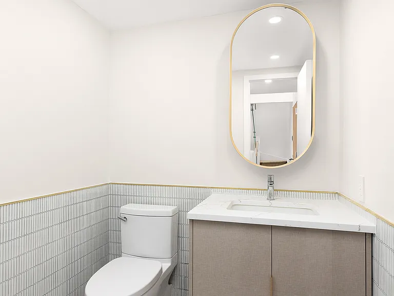 135 W 70th St #2C — Photo 5
