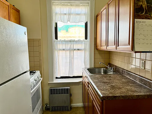 Rented by Evergreen Realty & Investments | media 16