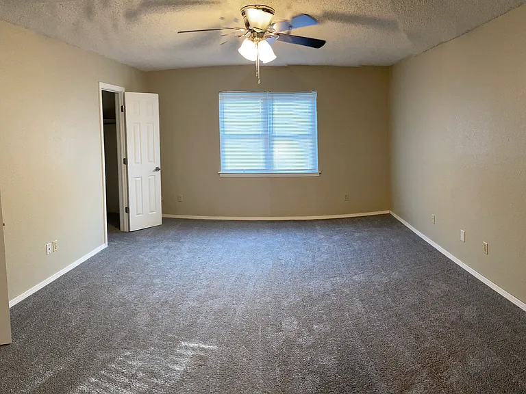 2809 E El Paso St — Photo 6