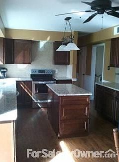 Totally remodeled kitchen : Brand new everything!!! Cabinets are solid wood slow close doors/drawers