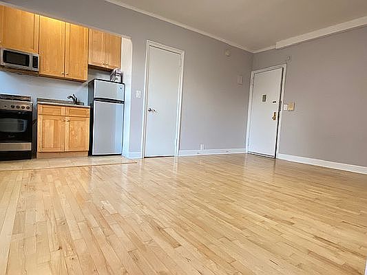 4th image of 223 2nd Ave APT 6M