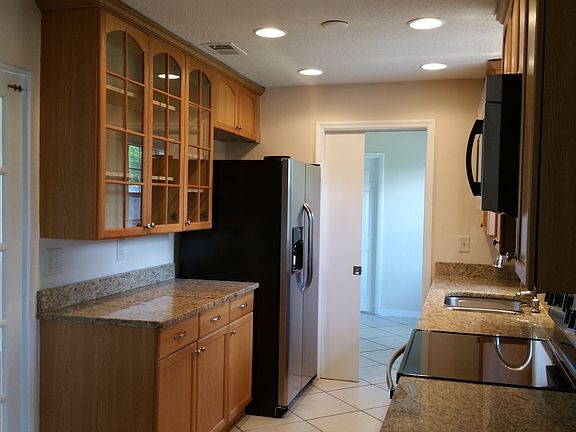 2nd image of 1059 Mayflower Ave