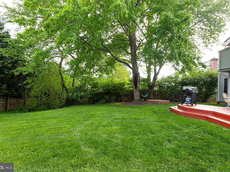 9808 Korman Ct — Photo 23