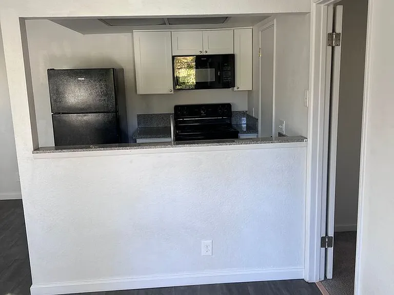 2705 Akard Ave — Photo 6