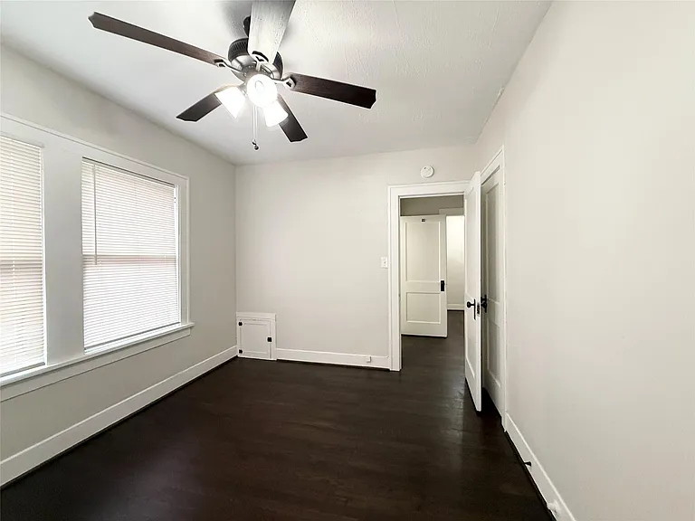 1136 Berthea St #11 — Photo 8