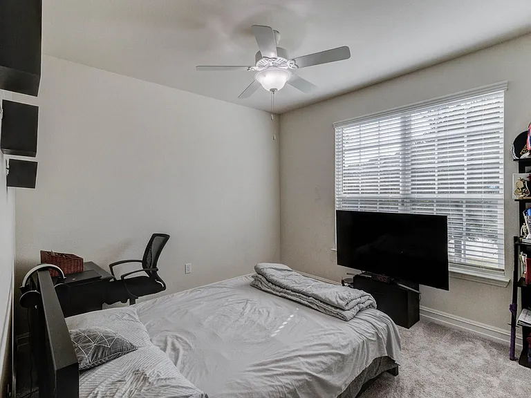 2808 Southampton Dr — Photo 24