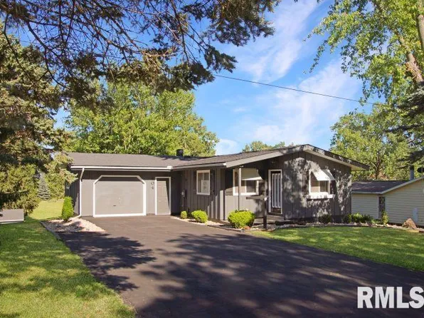 404 N Elm St, Toulon, IL 61483