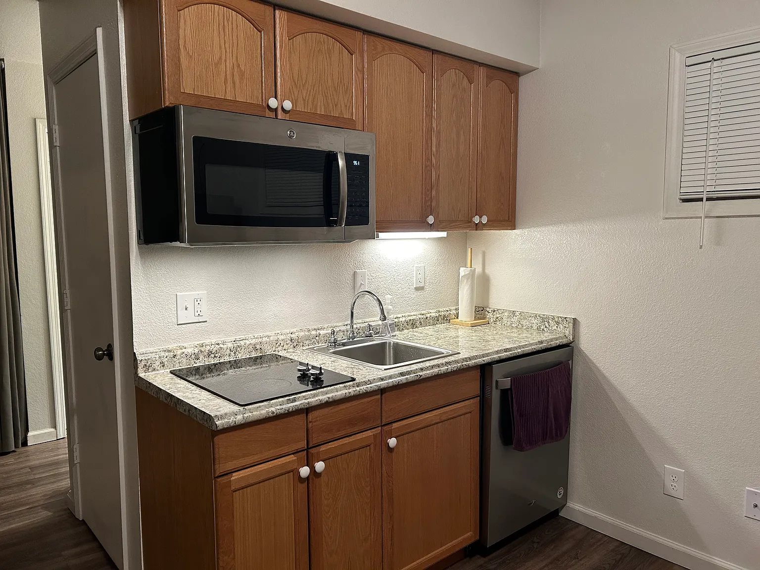 651 W Pacific Ave — Photo 2