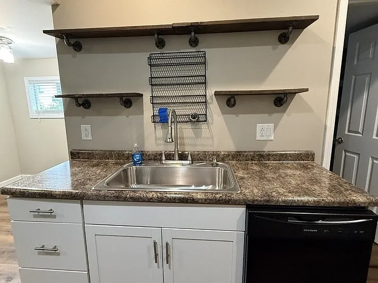 Kitchen-Sink Close-up