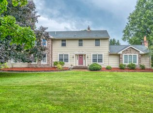 4 Sunrise Cir, Clinton, NJ 08809