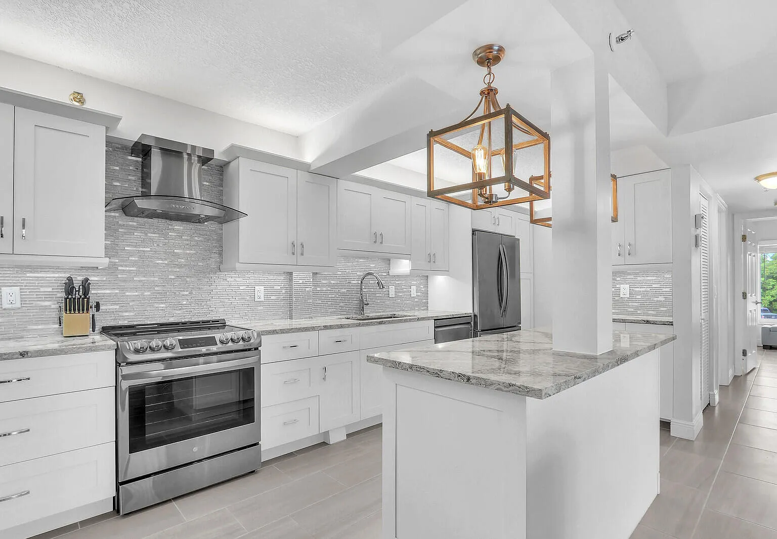 2 bed, 2.0 bath, 1090 sqft, $4,000 — Photo 1