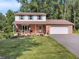 11 Caitlin Dr, Birdsboro, PA 19508