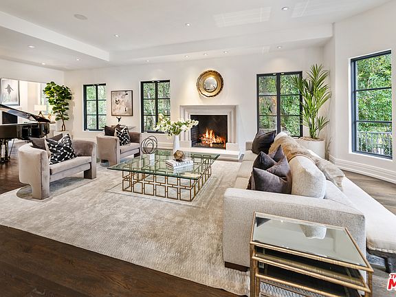 5th image of 8 Oakmont Dr