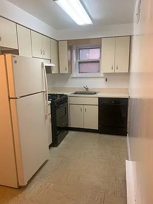 Rented by 18 REALTY | media 11