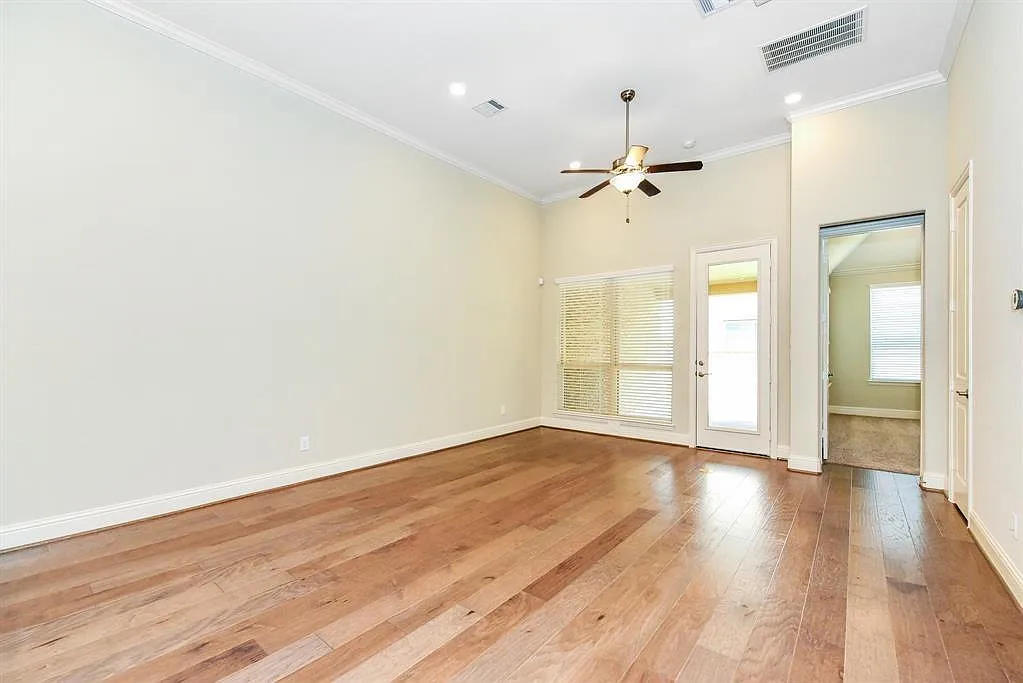 4 bed, 3.0 bath, 2089 sqft, $2,595 — Photo 4