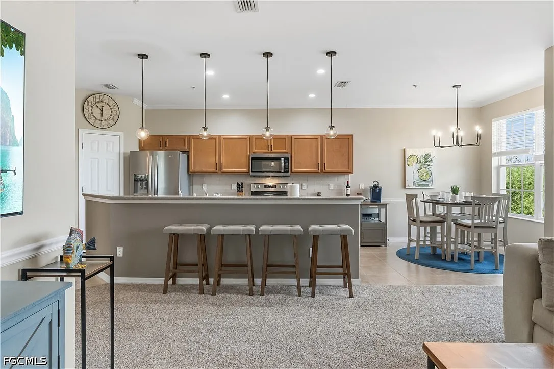 3 bed, 2.0 bath, 1301 sqft, $2,900 — Photo 3