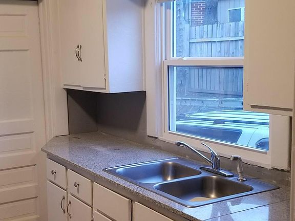 3rd image of 1810 Grandview Blvd