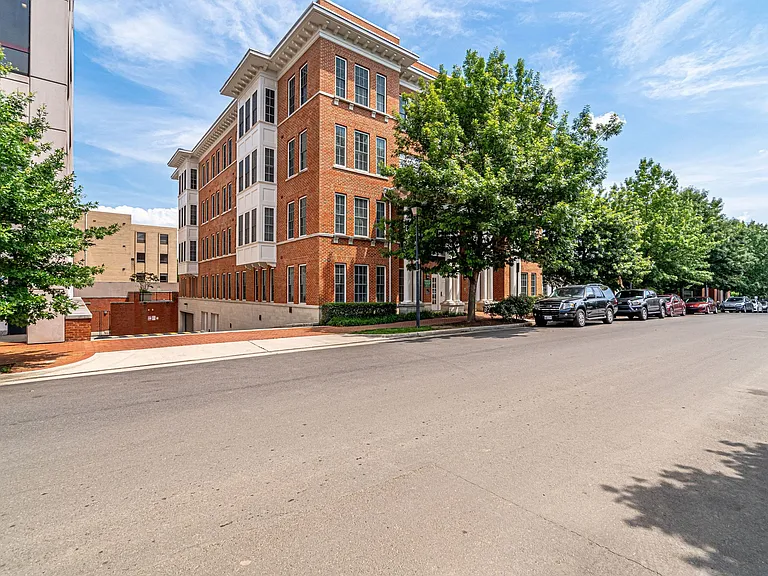 1023 N Royal St #312 — Photo 38