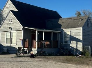 207 McGloin St, Three Rivers, TX 78071