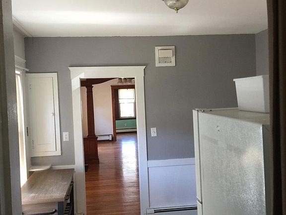 2nd image of 627 Newport Ave #2