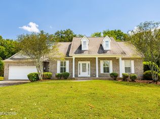 1812 Crazy Horse Dr, Maryville, TN 37801