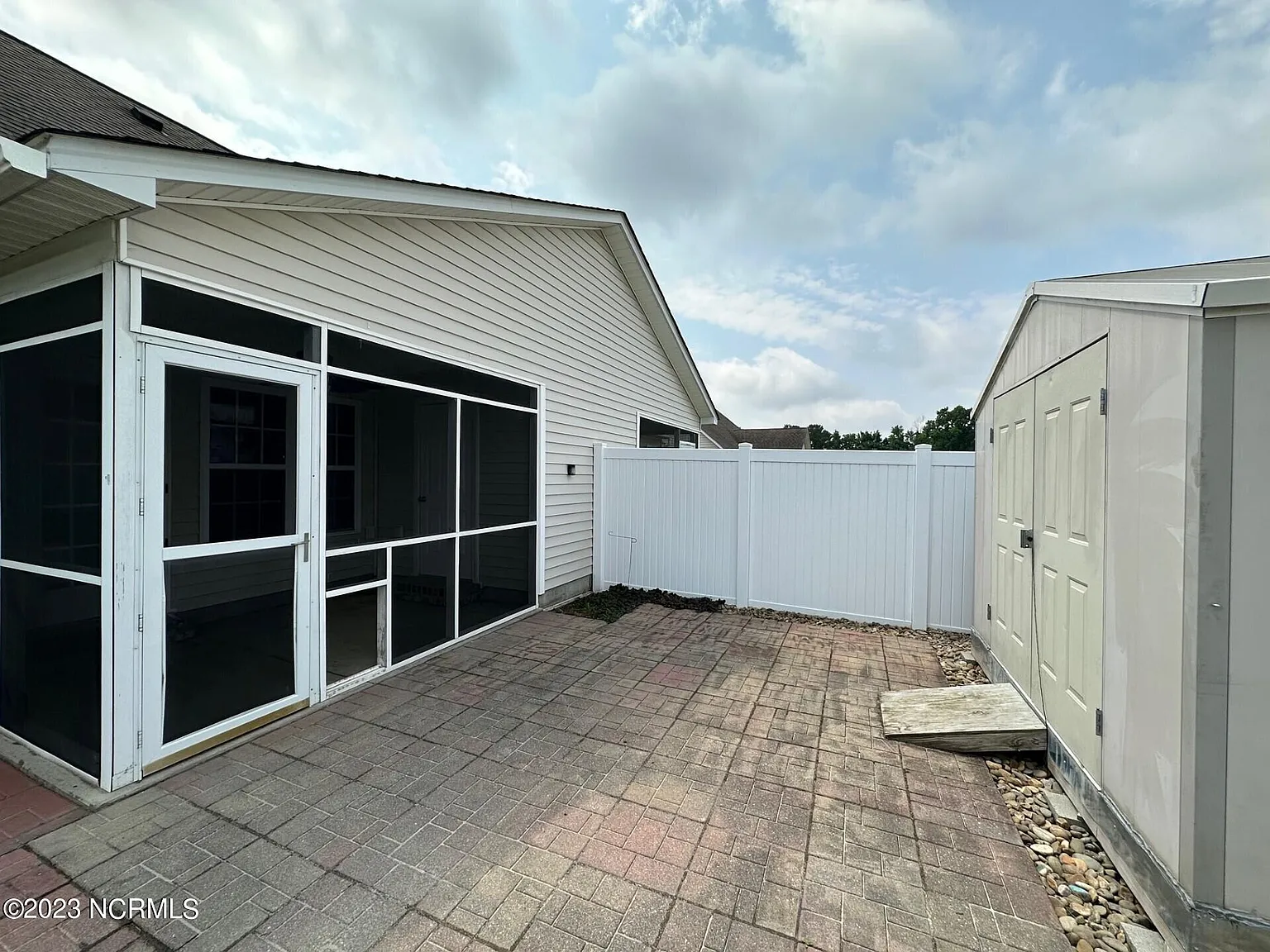 3 bed, 2.5 bath, 1587 sqft, $1,700 — Photo 2