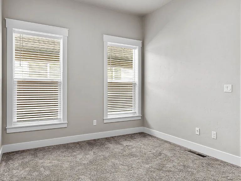 2934 E Murchison St — Photo 21