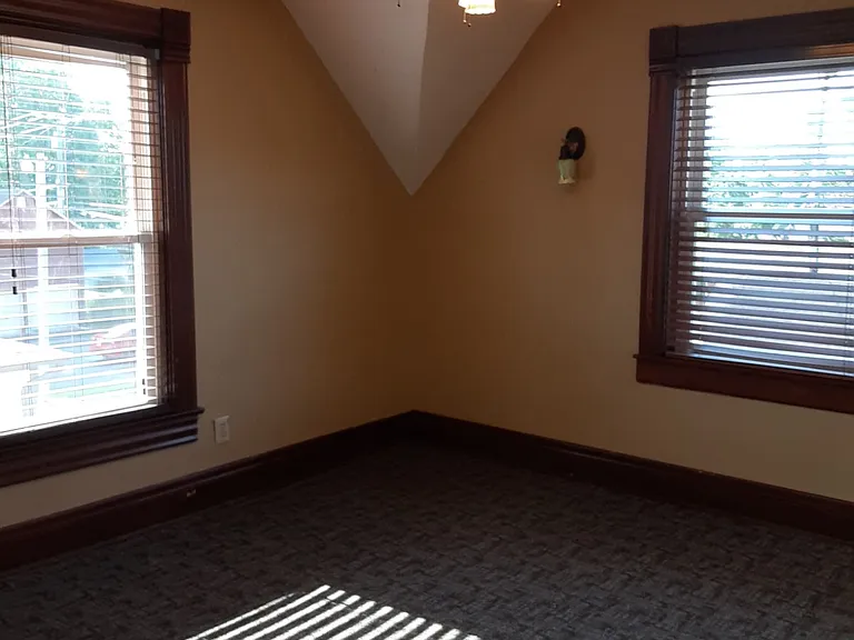 92 E Franklin St — Photo 19