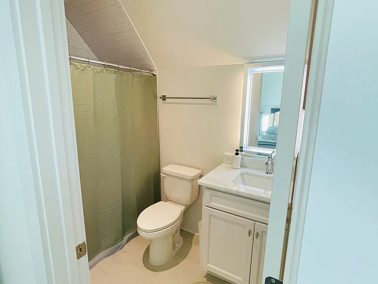 910 Montrose Ave #B — Photo 9