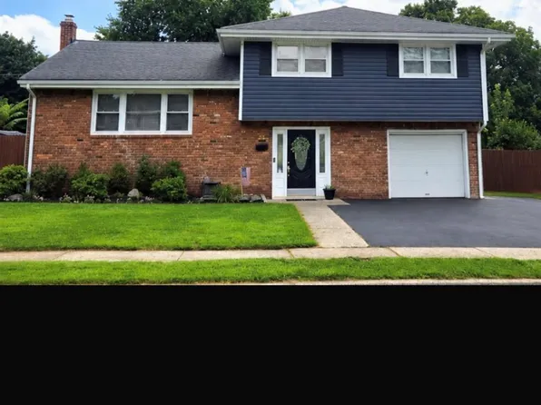 11 Crestwood Drive, Suffern, NY 10901