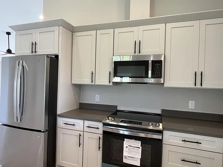 4840 McCall Ln — Photo 13