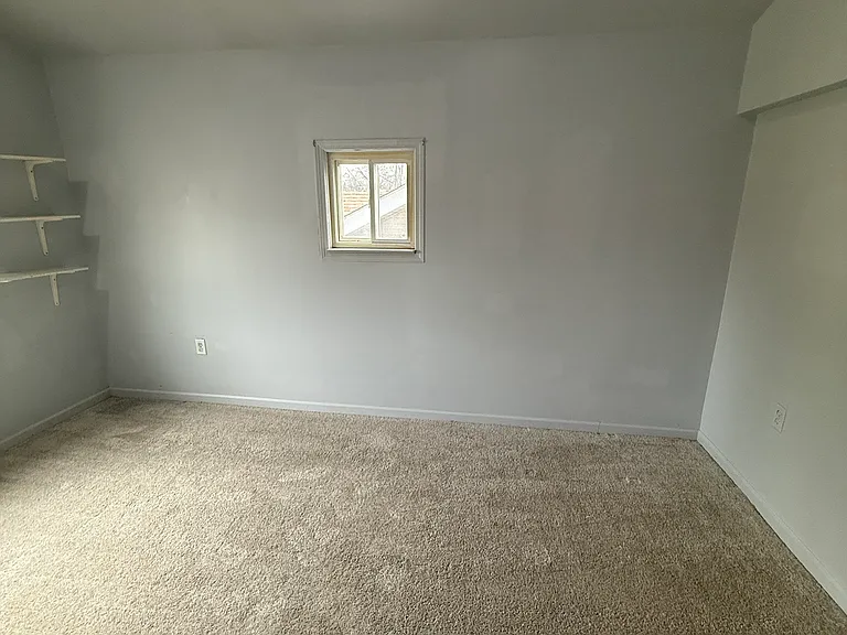 Chandler Ave — Photo 14