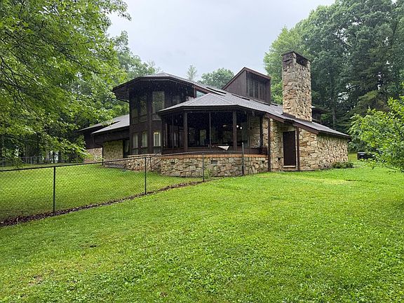 2nd image of 1 Woodside Dr