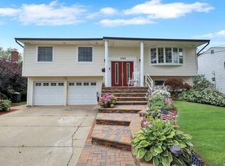 2962 Holiday Park Dr, Merrick, NY 11566