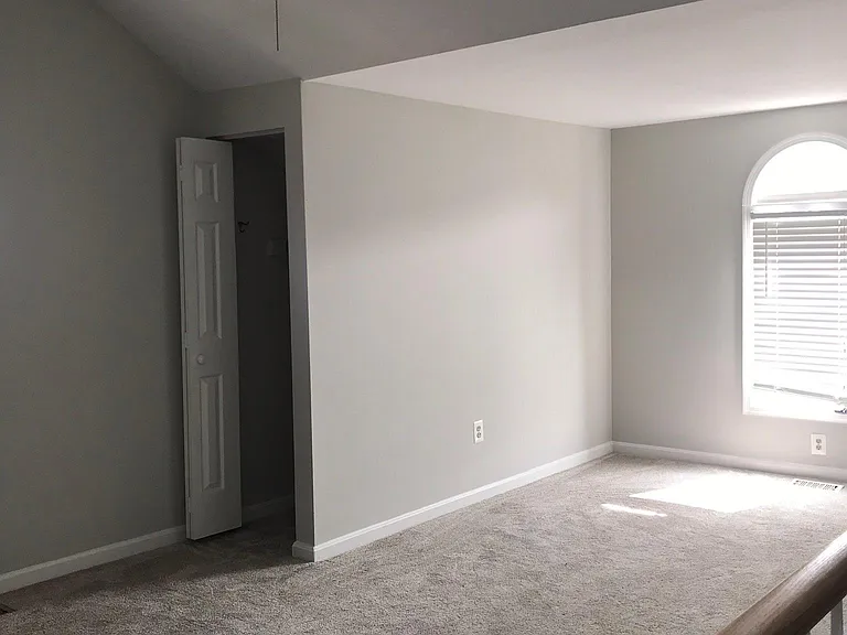 Third floor master bedroom (en suite)